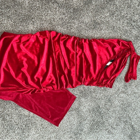 PrettyLittleThing Dresses & Skirts - PrettyLittleThing Red Velvet Dress